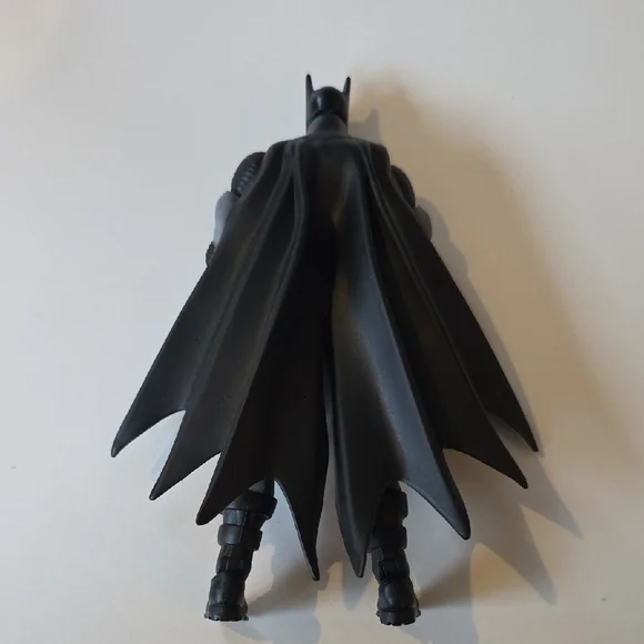 Batman Action Figure with Black Cape and Yellow Belt - Batman Zero Year 2015 - Picture 2 of 5